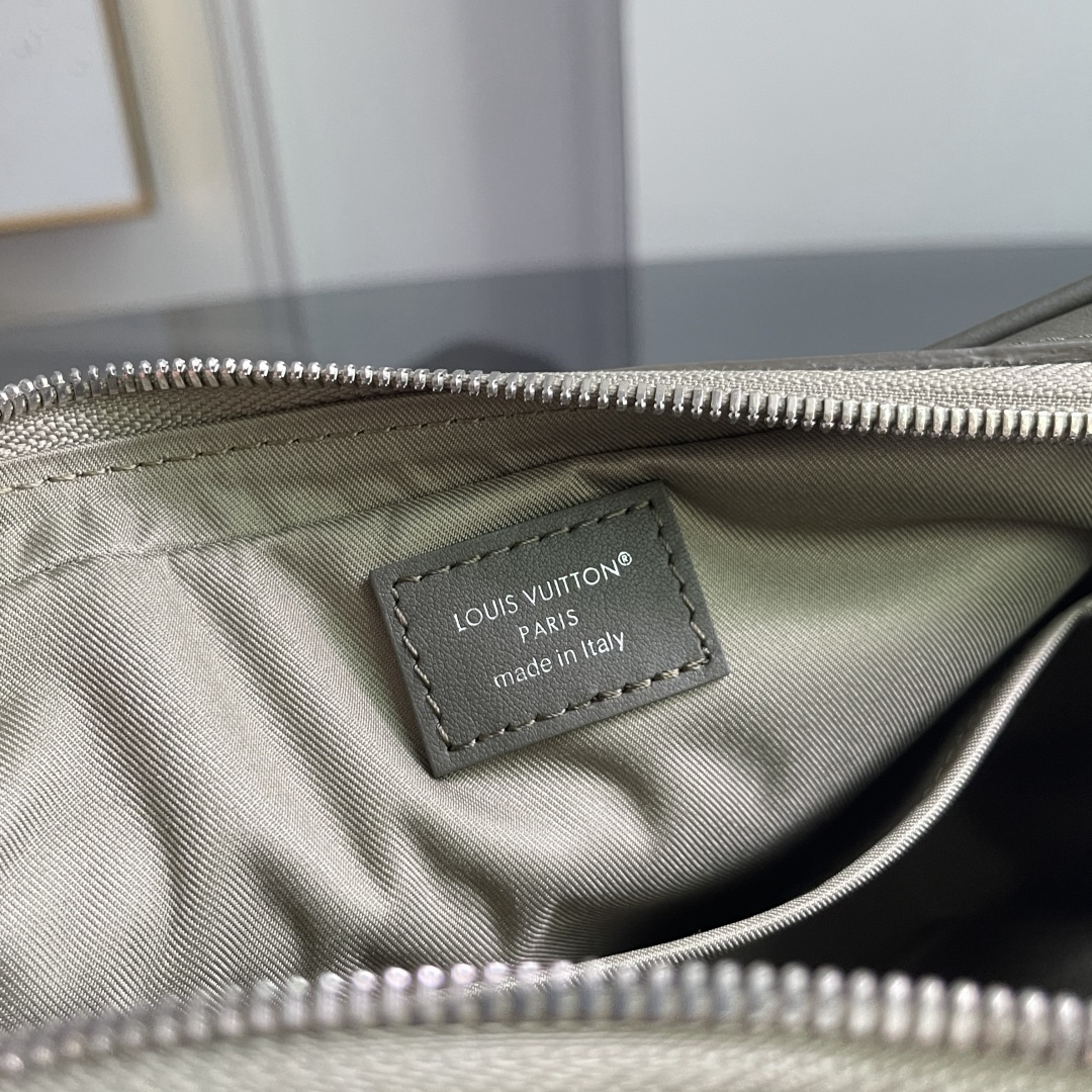 Louis Vuitton Messenger Bag M2862