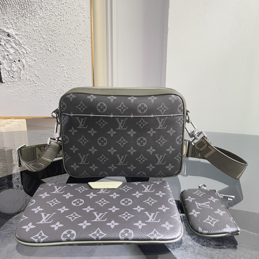 Louis Vuitton Messenger Bag M2862