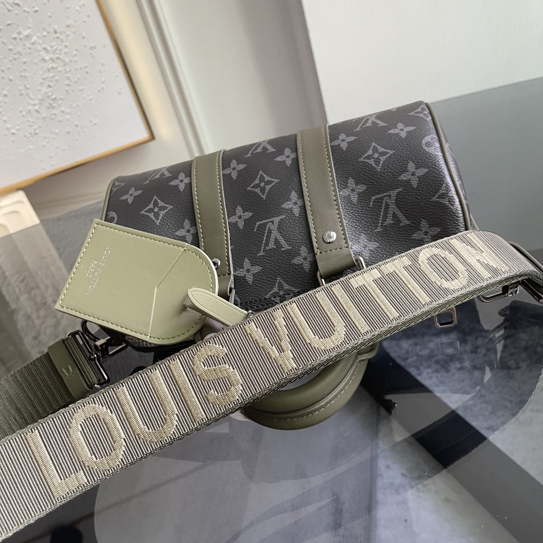 Louis Vuitton Handbag M2863