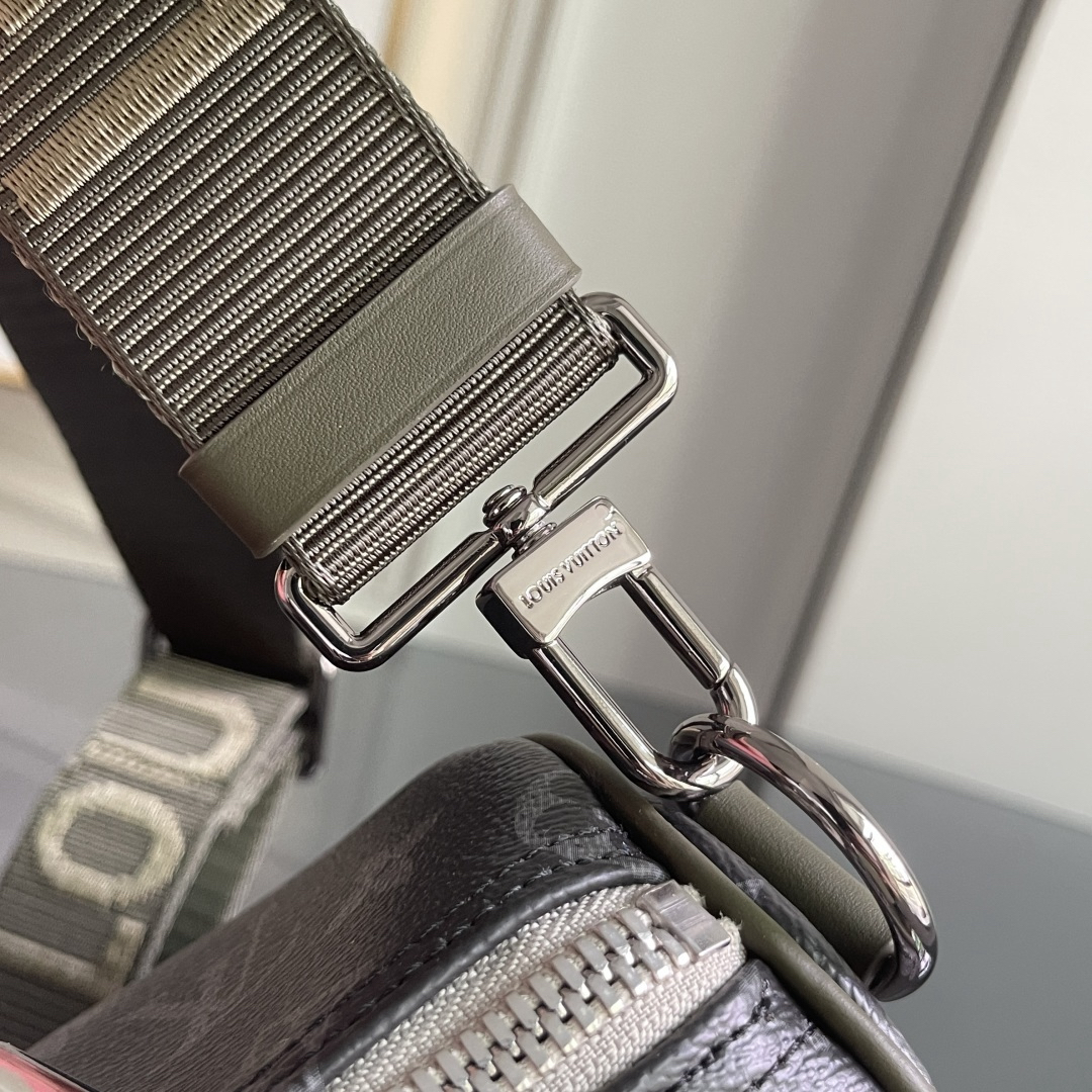 Louis Vuitton Handbag M2863