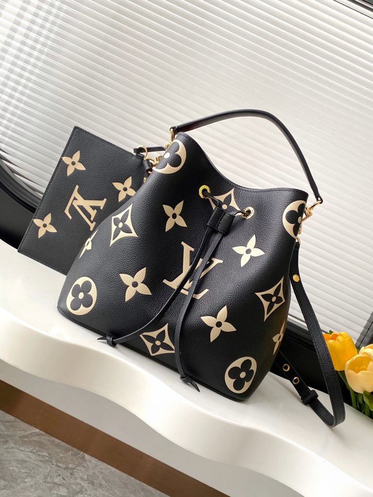 Louis Vuitton Bucket Bag M45497 in Black