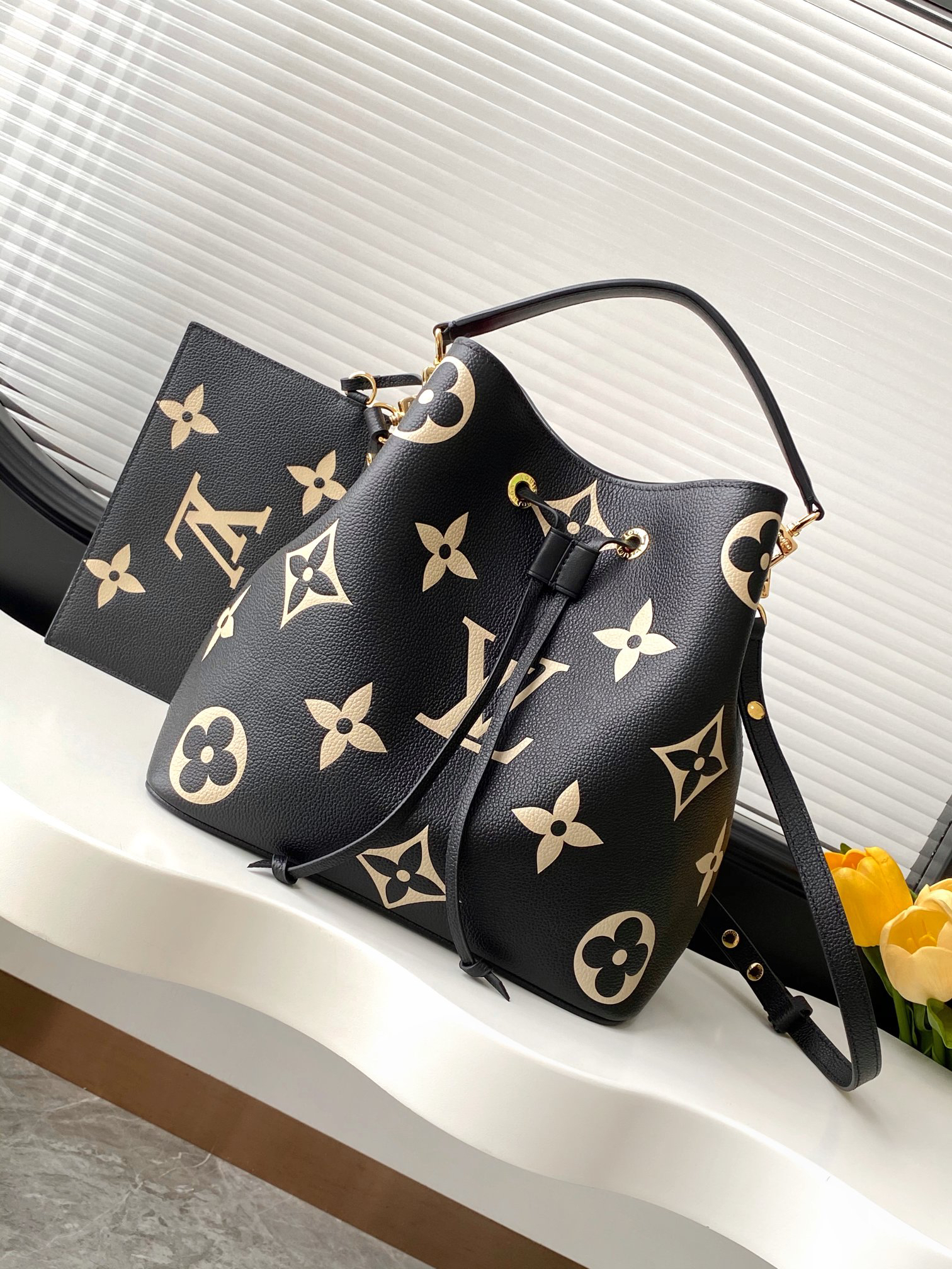 Louis Vuitton Bucket Bag M45497 in Black