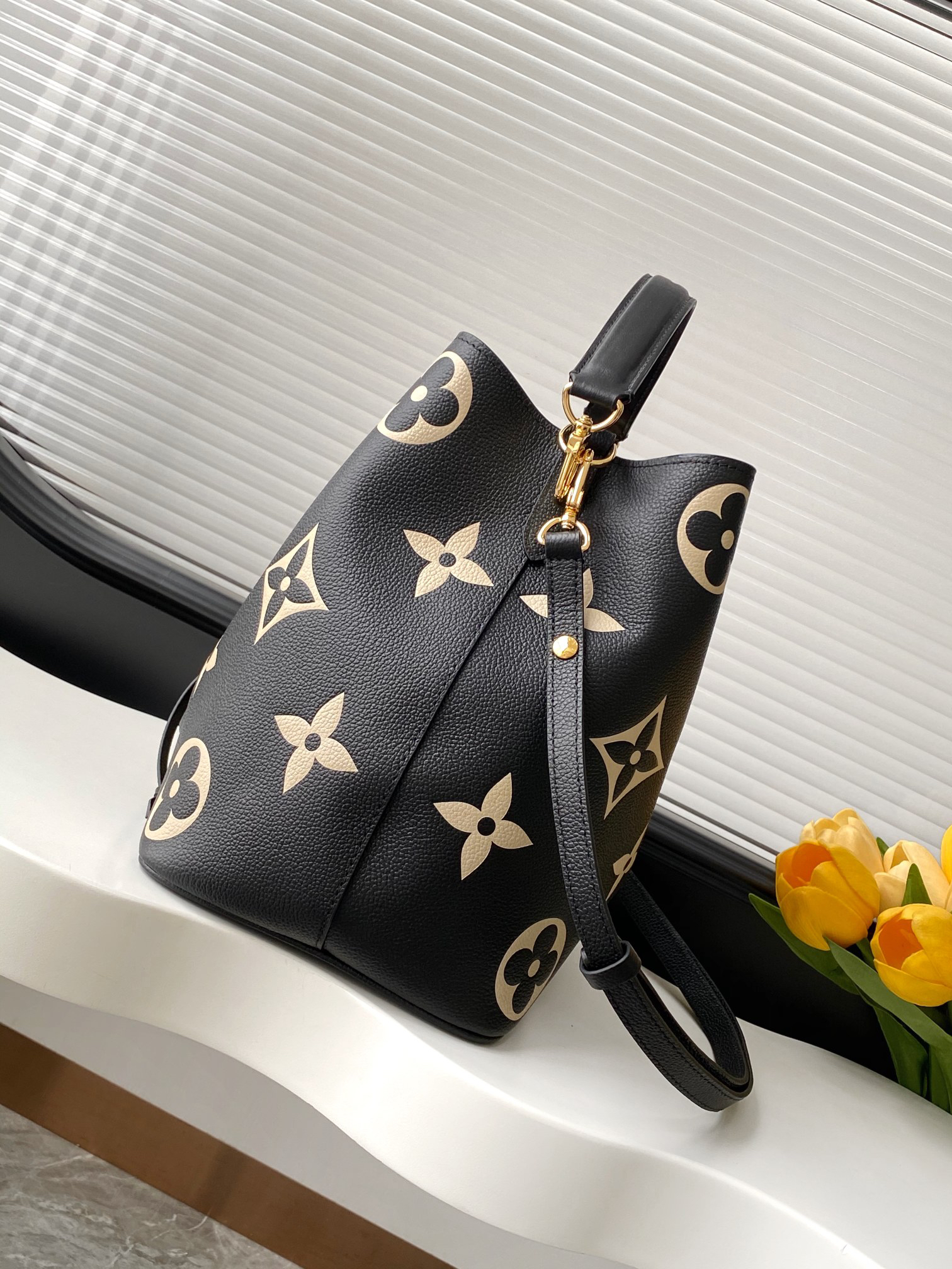 Louis Vuitton Bucket Bag M45497 in Black