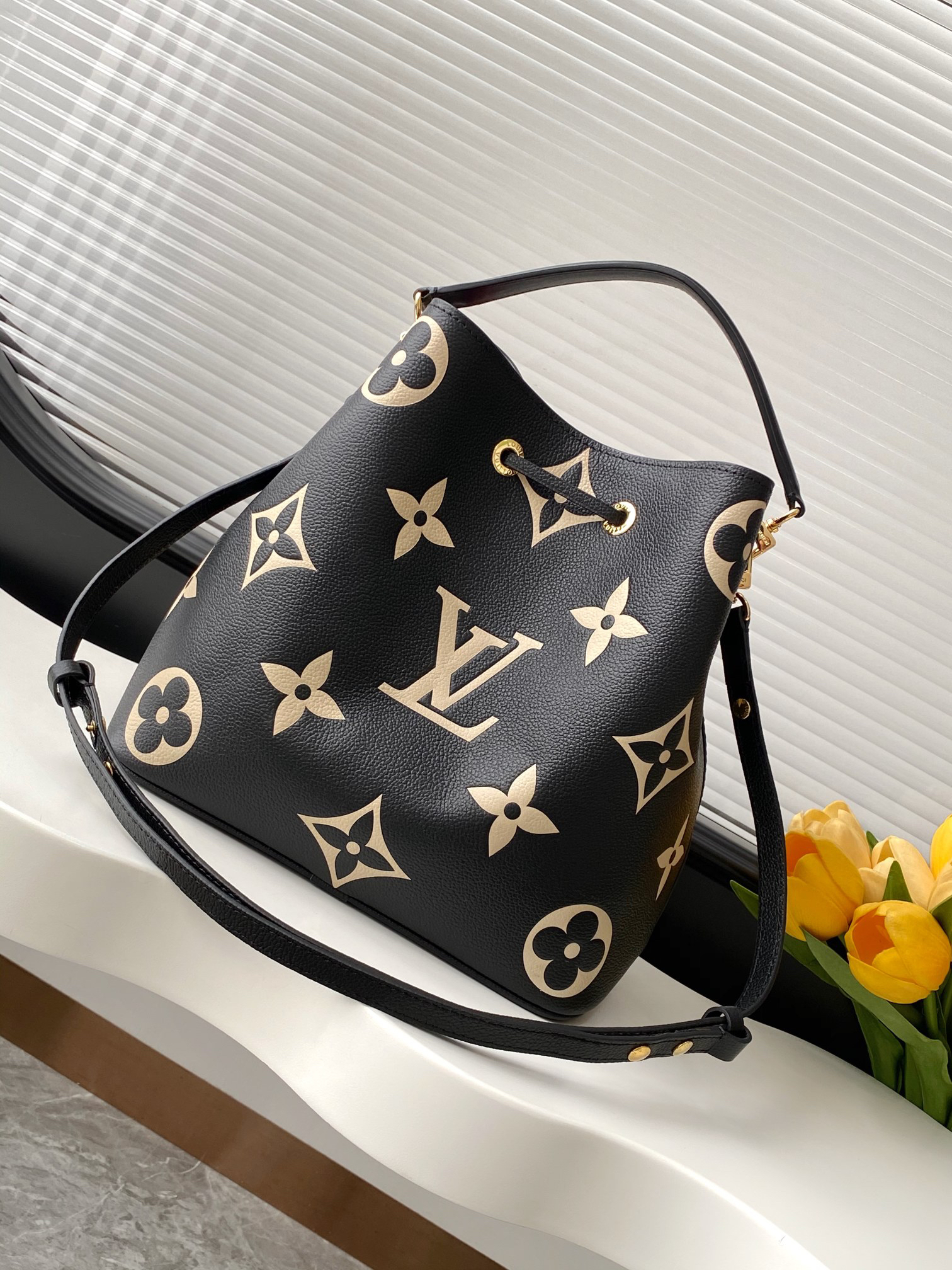 Louis Vuitton Bucket Bag M45497 in Black
