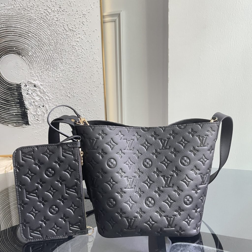 Louis Vuitton Bucket Bag M29090 in Black