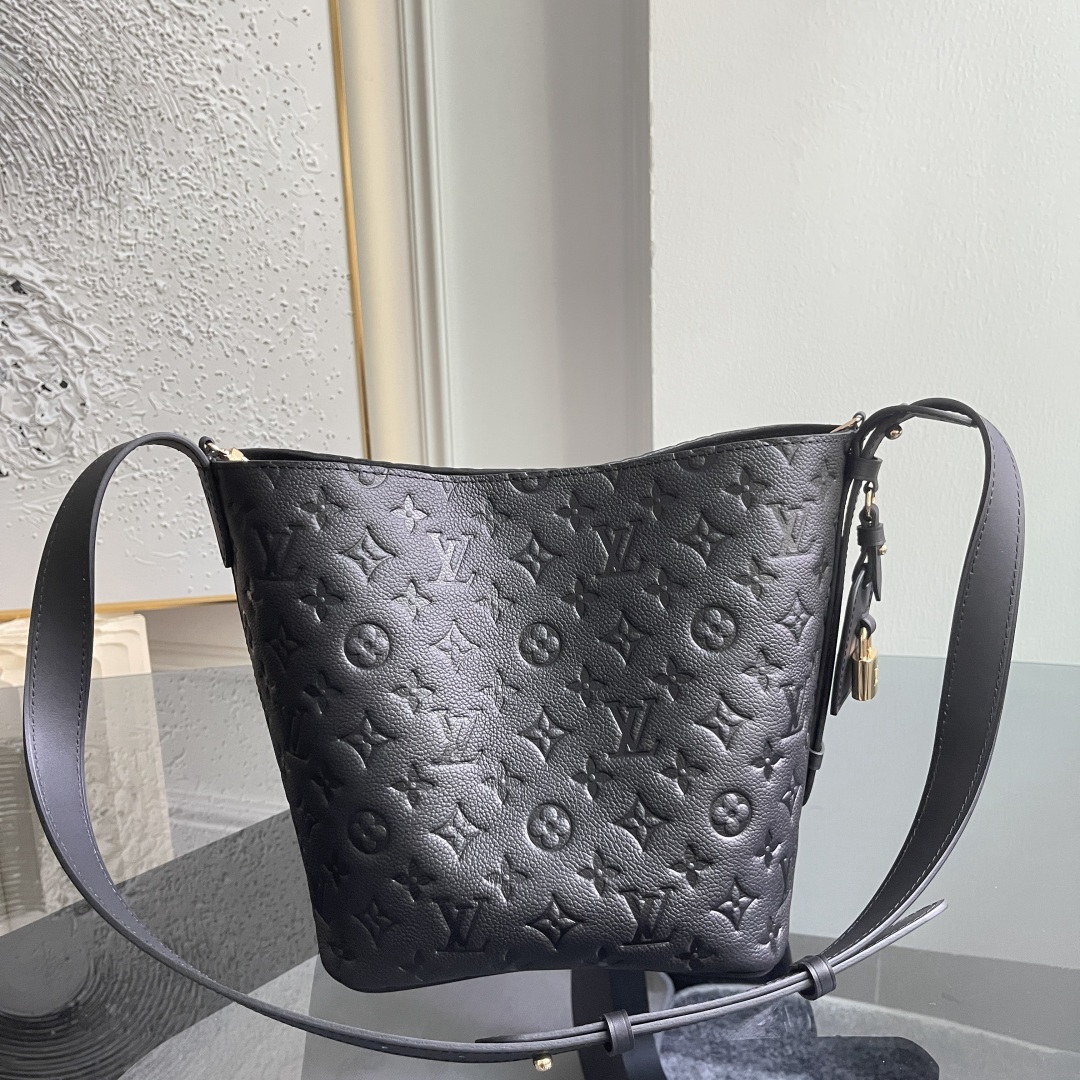 Louis Vuitton Bucket Bag M29090 in Black