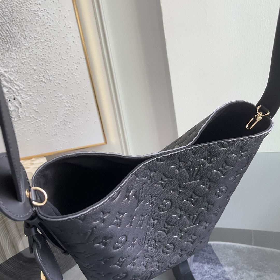 Louis Vuitton Bucket Bag M29090 in Black