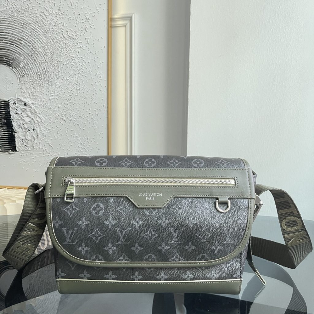 Louis Vuitton Messenger Bag M28629