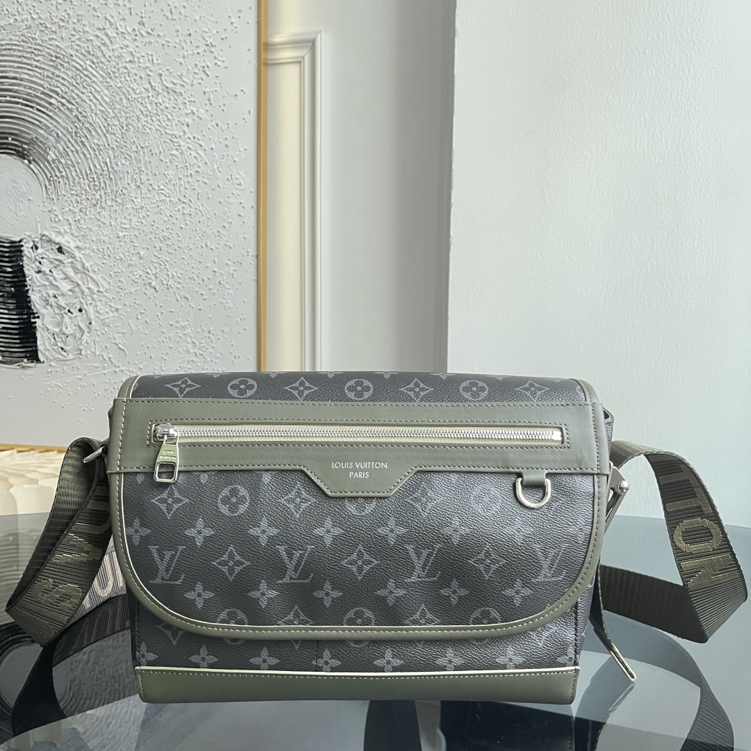 Louis Vuitton Messenger Bag M28629