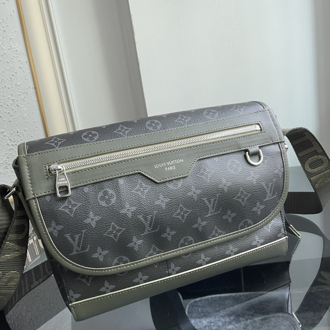 Louis Vuitton Messenger Bag M28629
