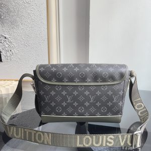 Louis Vuitton Messenger Bag M28629