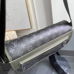 Louis Vuitton Messenger Bag M28629