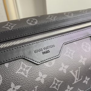 Louis Vuitton Messenger Bag M28630
