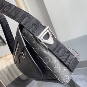 Louis Vuitton Messenger Bag M28630
