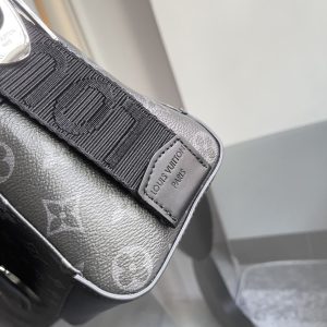 Louis Vuitton Messenger Bag M28630