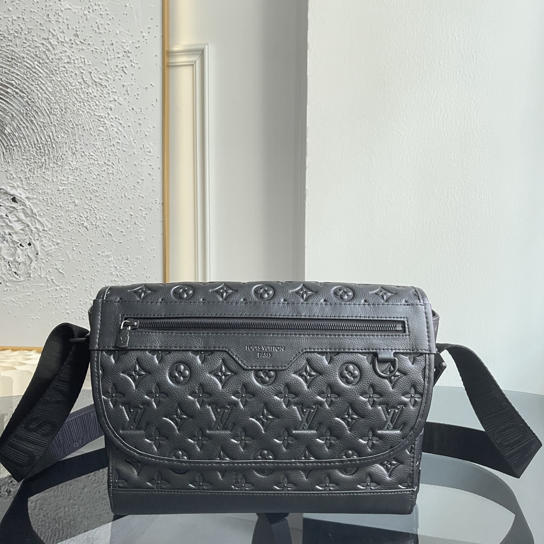 Louis Vuitton Messenger Bag M28781 in Black
