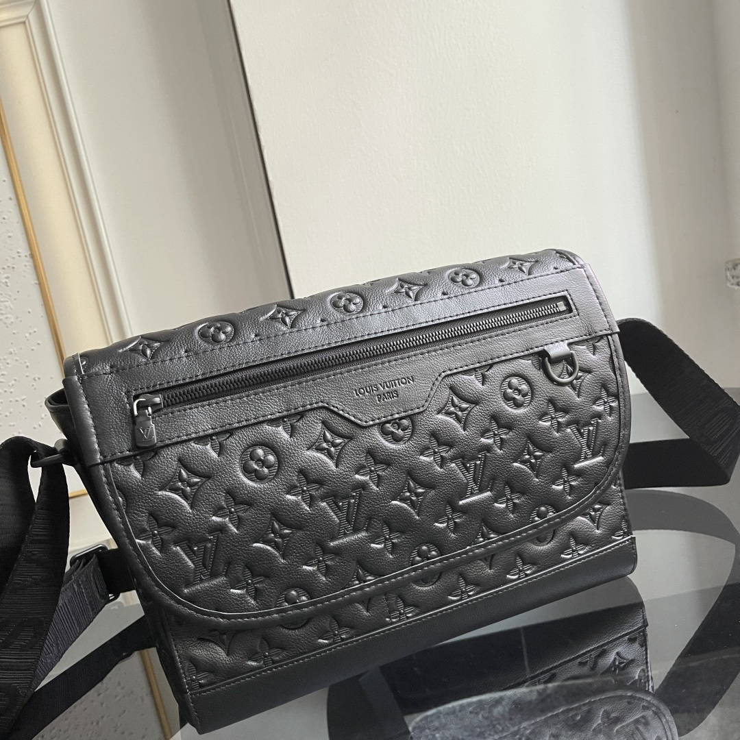 Louis Vuitton Messenger Bag M28781 in Black