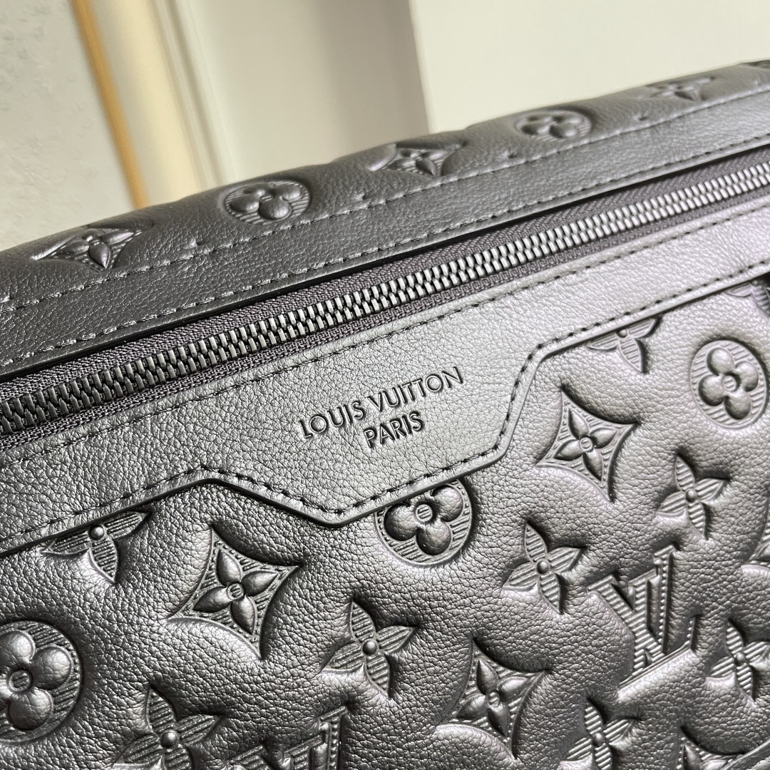 Louis Vuitton Messenger Bag M28781 in Black