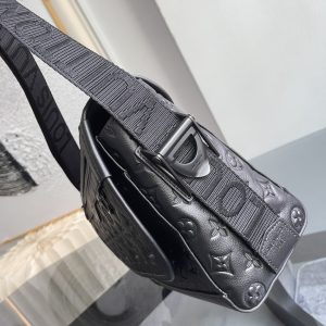 Louis Vuitton Messenger Bag M28781 in Black