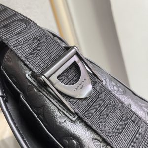 Louis Vuitton Messenger Bag M28781 in Black