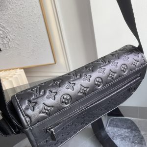 Louis Vuitton Messenger Bag M28781 in Black