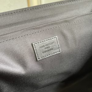 Louis Vuitton Messenger Bag M28781 in Black