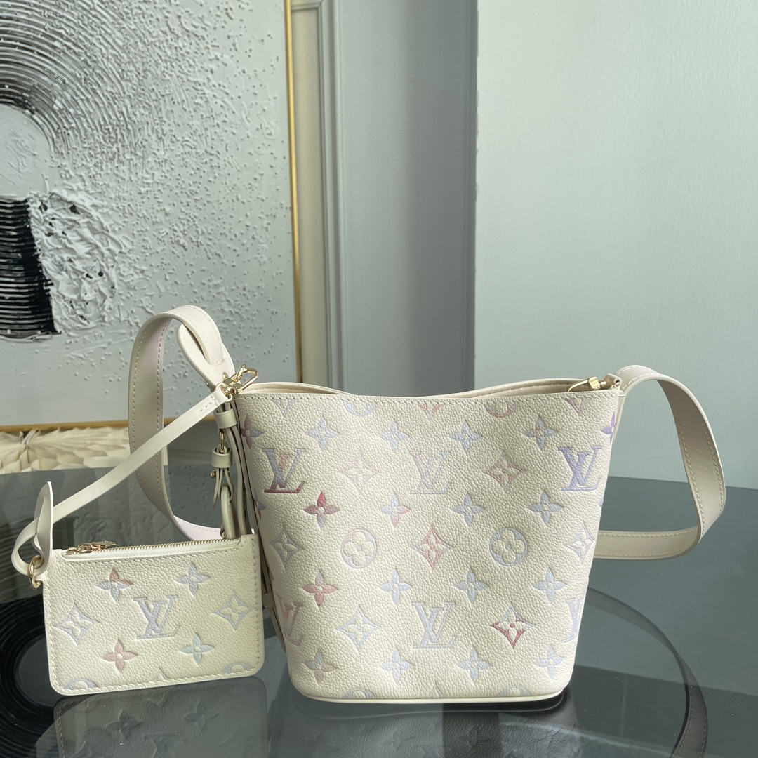 Louis Vuitton Shoulder Bag M25673