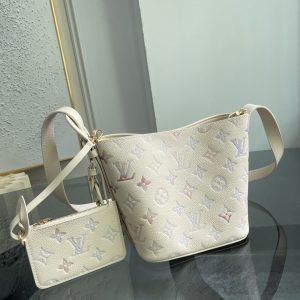Louis Vuitton Shoulder Bag M25673