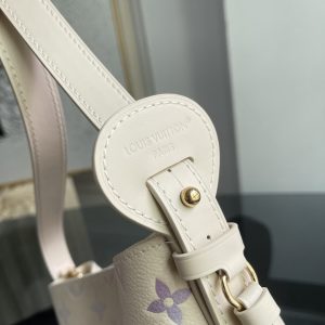 Louis Vuitton Shoulder Bag M25673