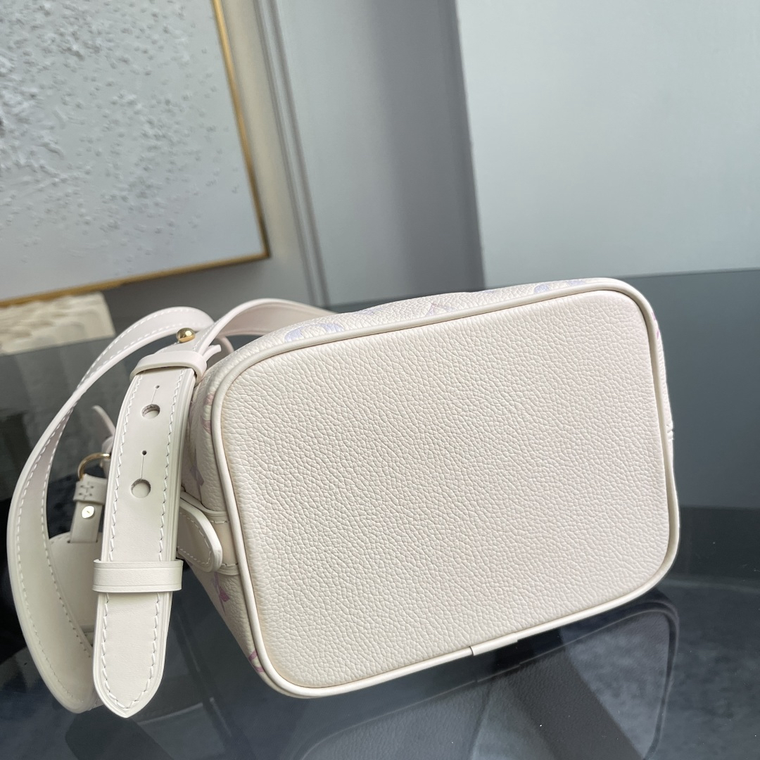 Louis Vuitton Shoulder Bag M25673