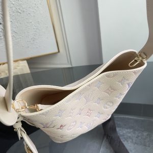 Louis Vuitton Shoulder Bag M25673