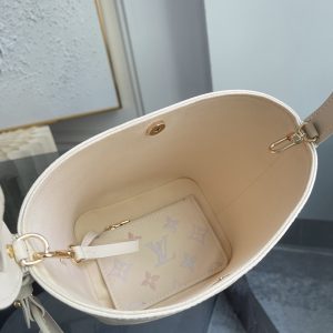 Louis Vuitton Shoulder Bag M25673