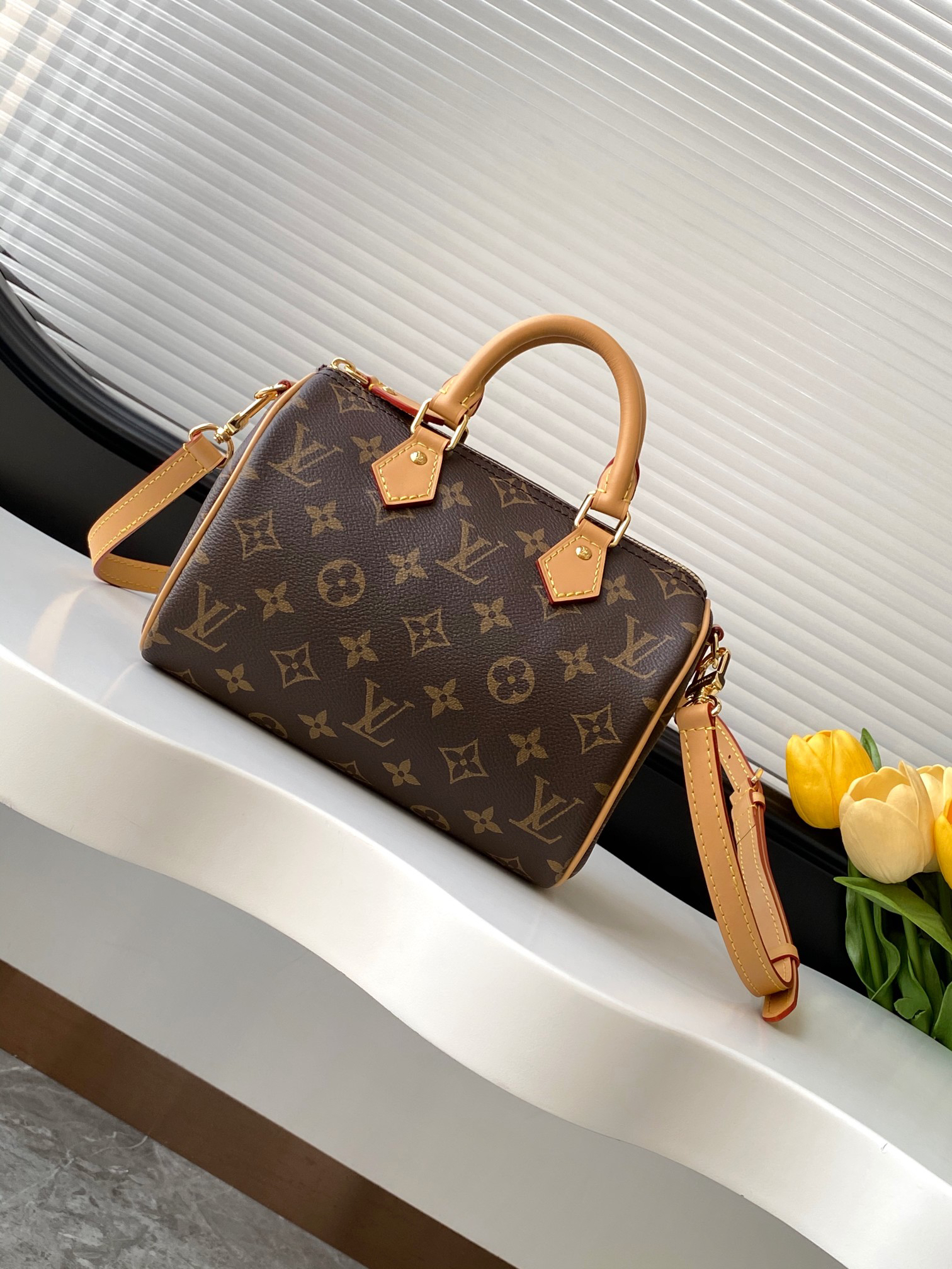 Louis Vuitton Handbag M81086
