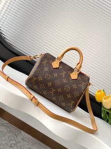 Louis Vuitton Handbag M81086