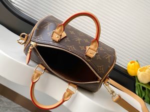 Louis Vuitton Handbag M81086