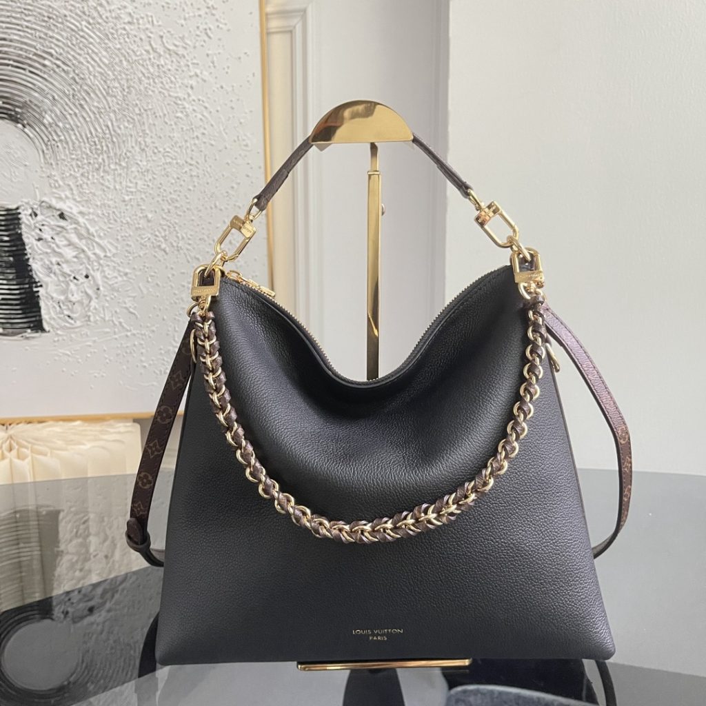 Louis Vuitton Handbag M29195 in Black