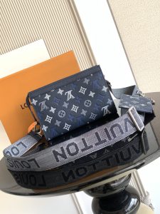 Louis Vuitton Handbag M28818