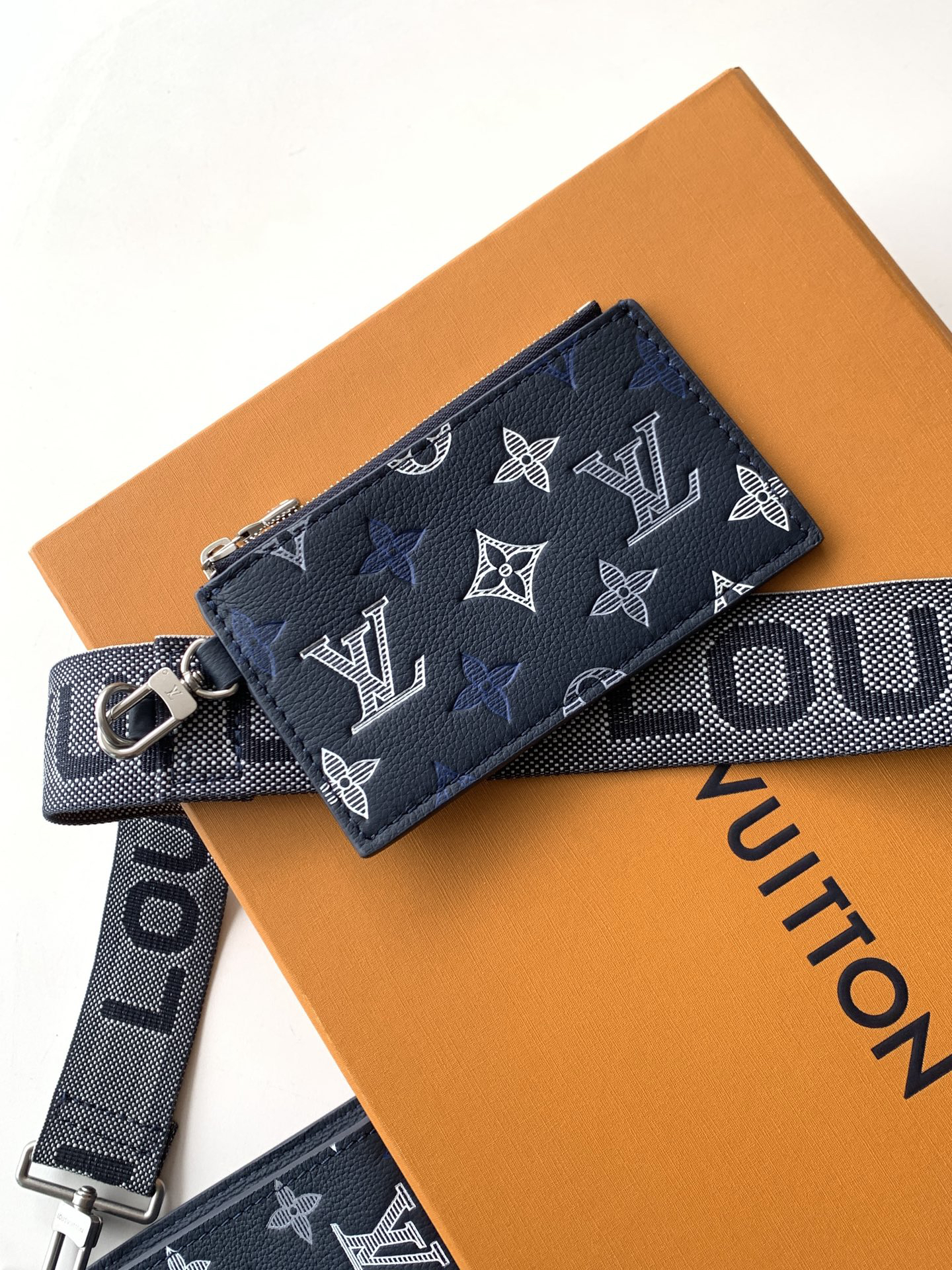 Louis Vuitton Handbag M28818