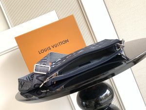 Louis Vuitton Handbag M28818