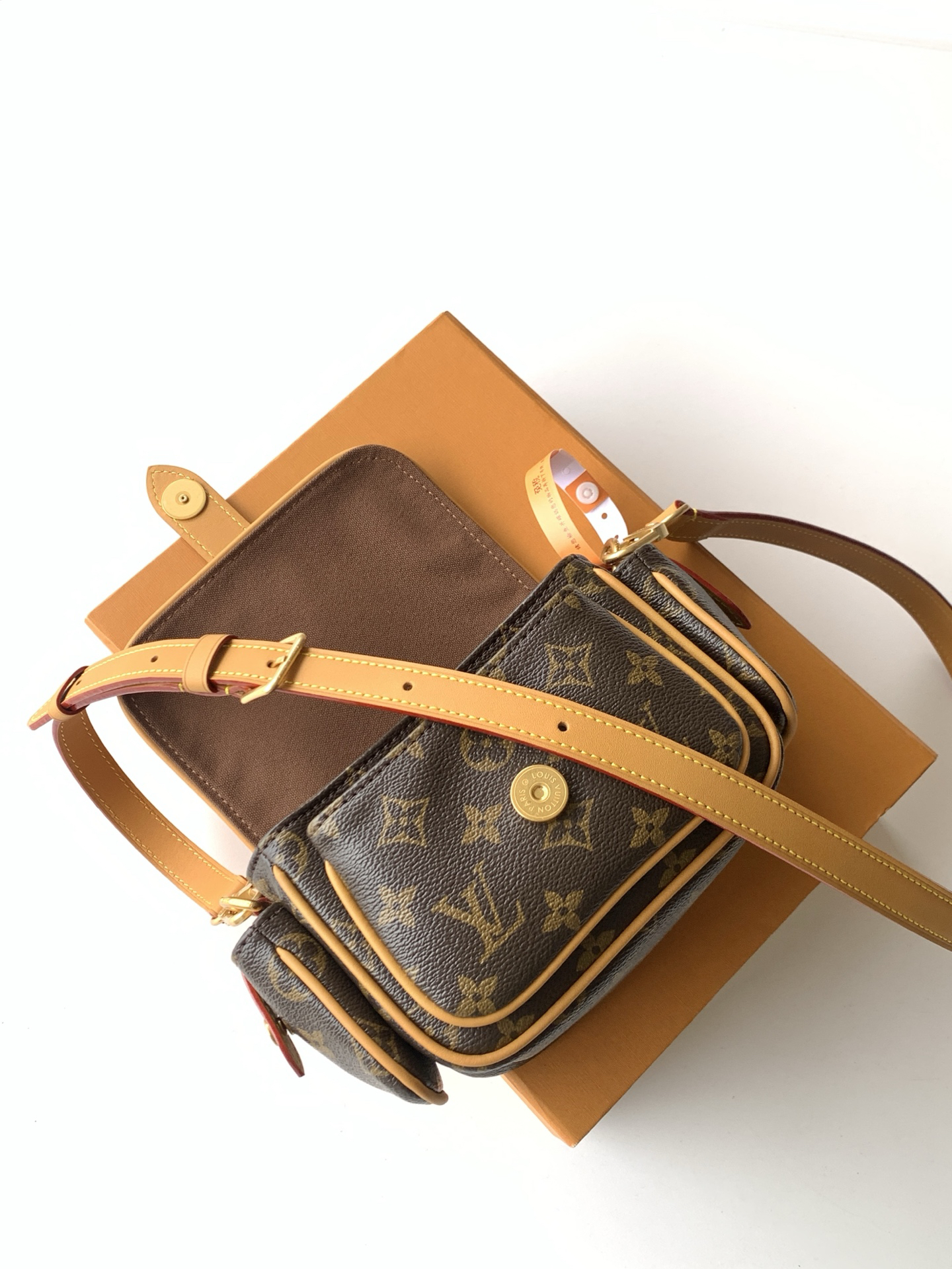 Louis Vuitton Handbag P600