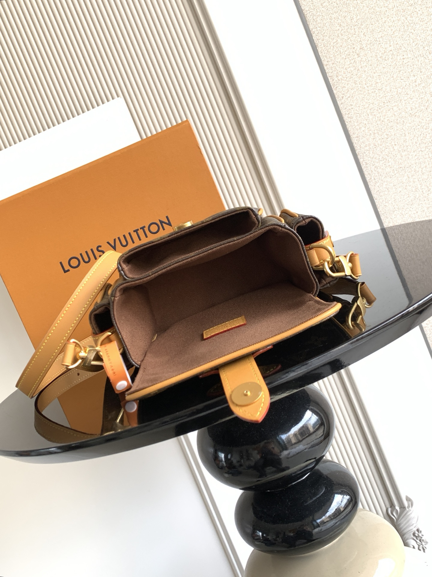 Louis Vuitton Handbag P600