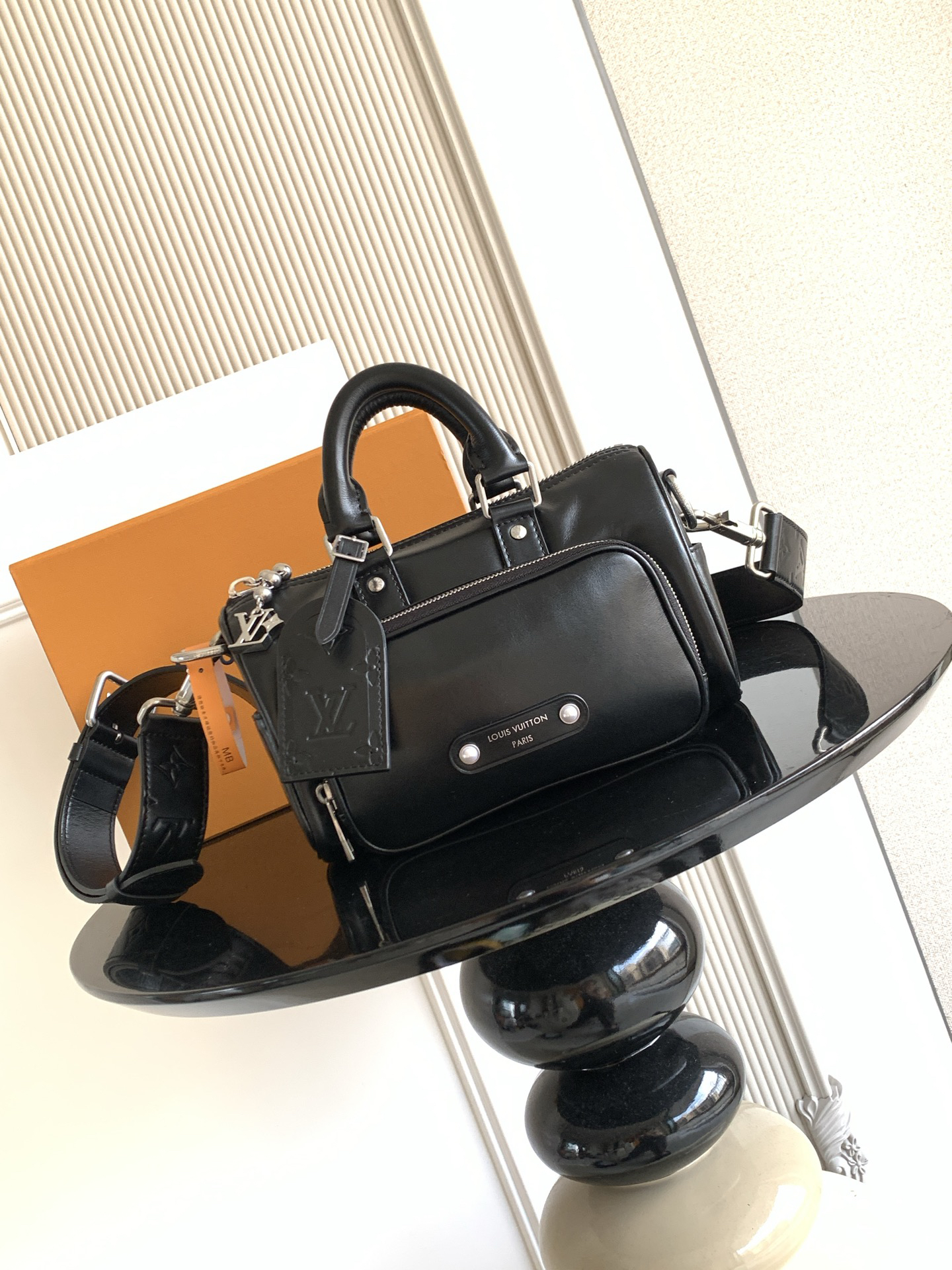 Louis Vuitton Handbag M13988
