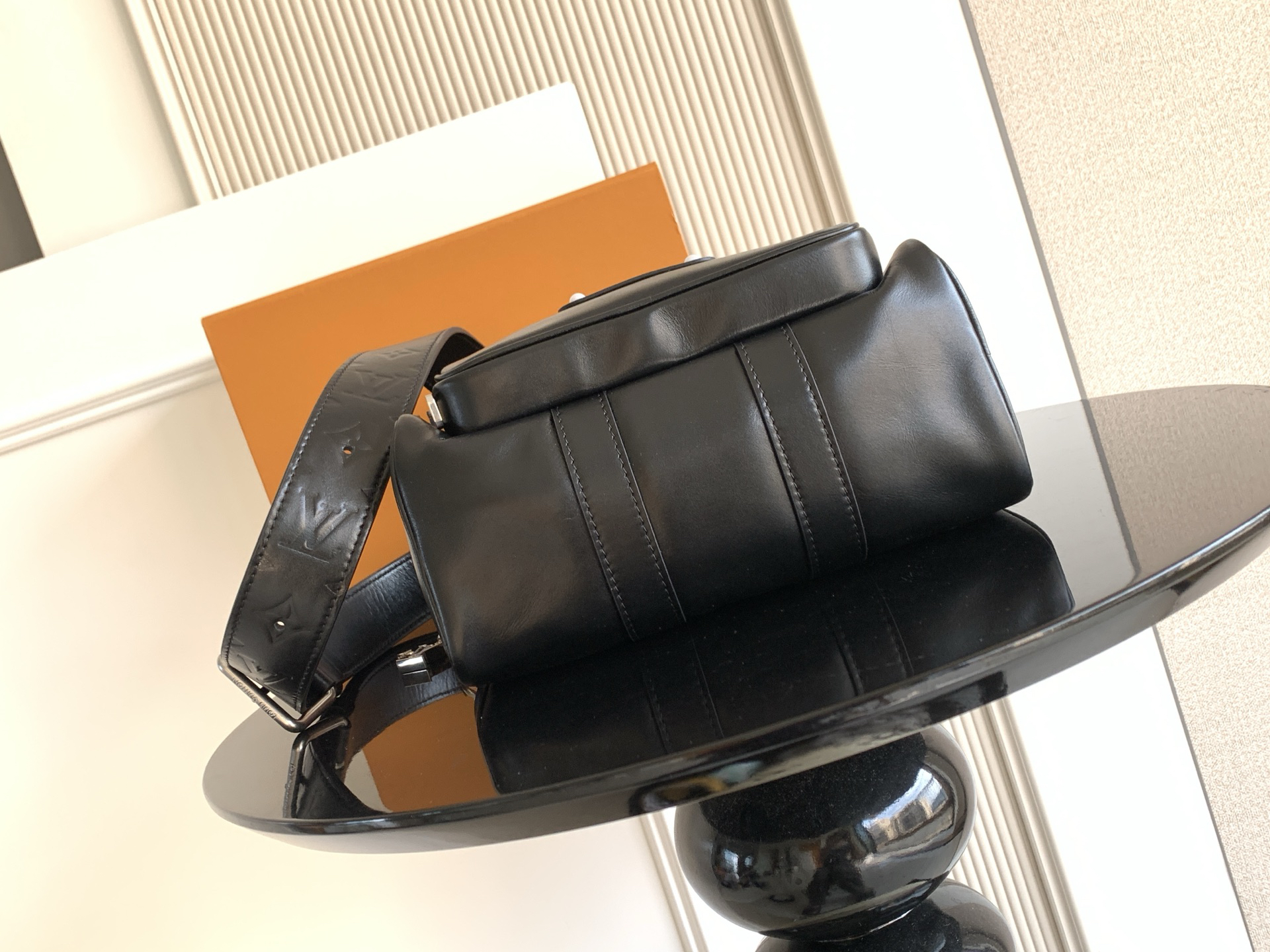 Louis Vuitton Handbag M13988