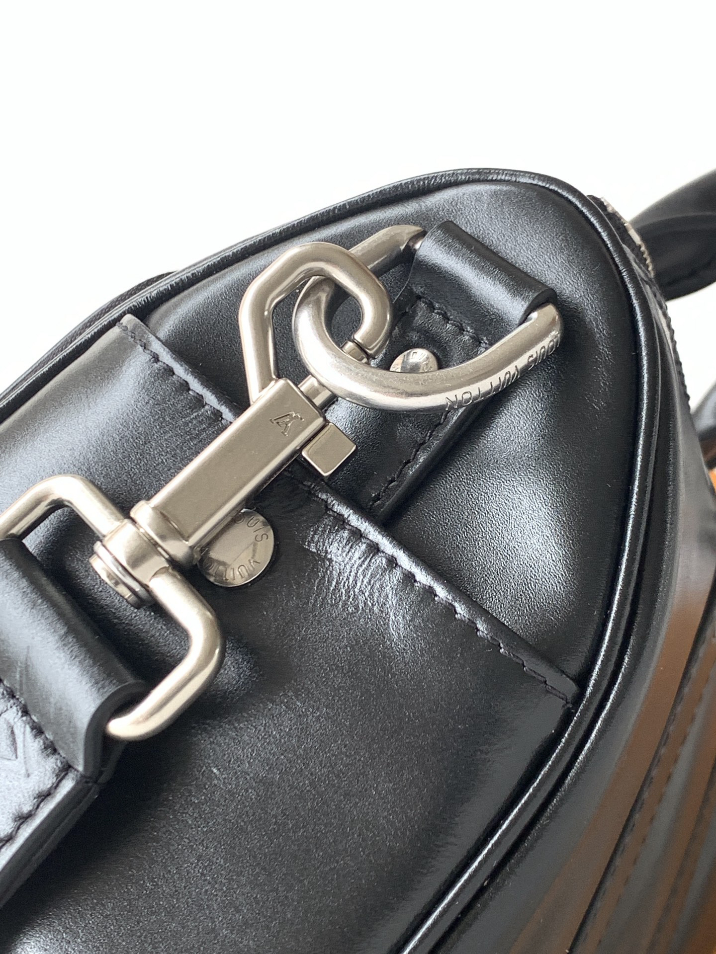 Louis Vuitton Handbag M13988