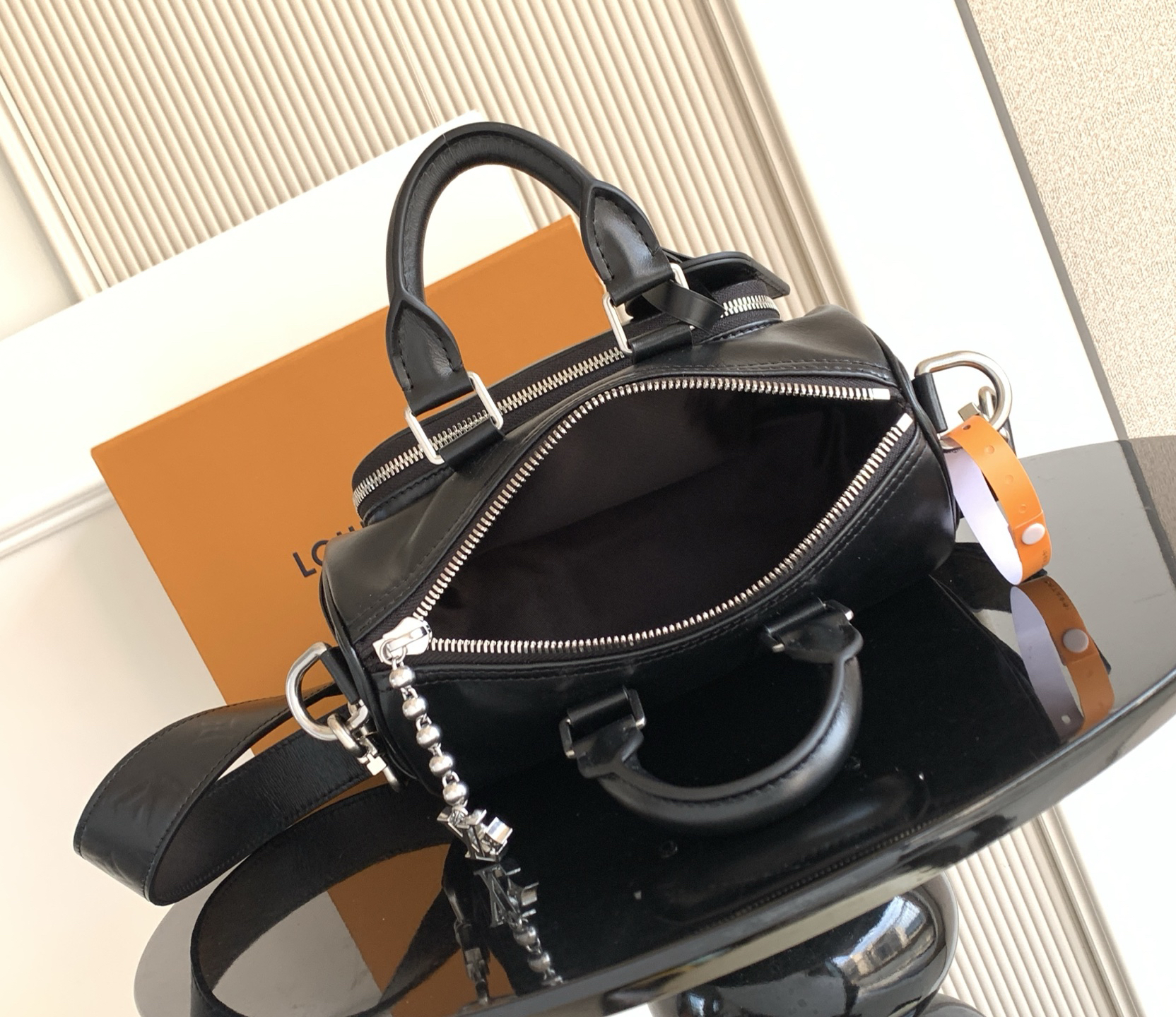 Louis Vuitton Handbag M13988