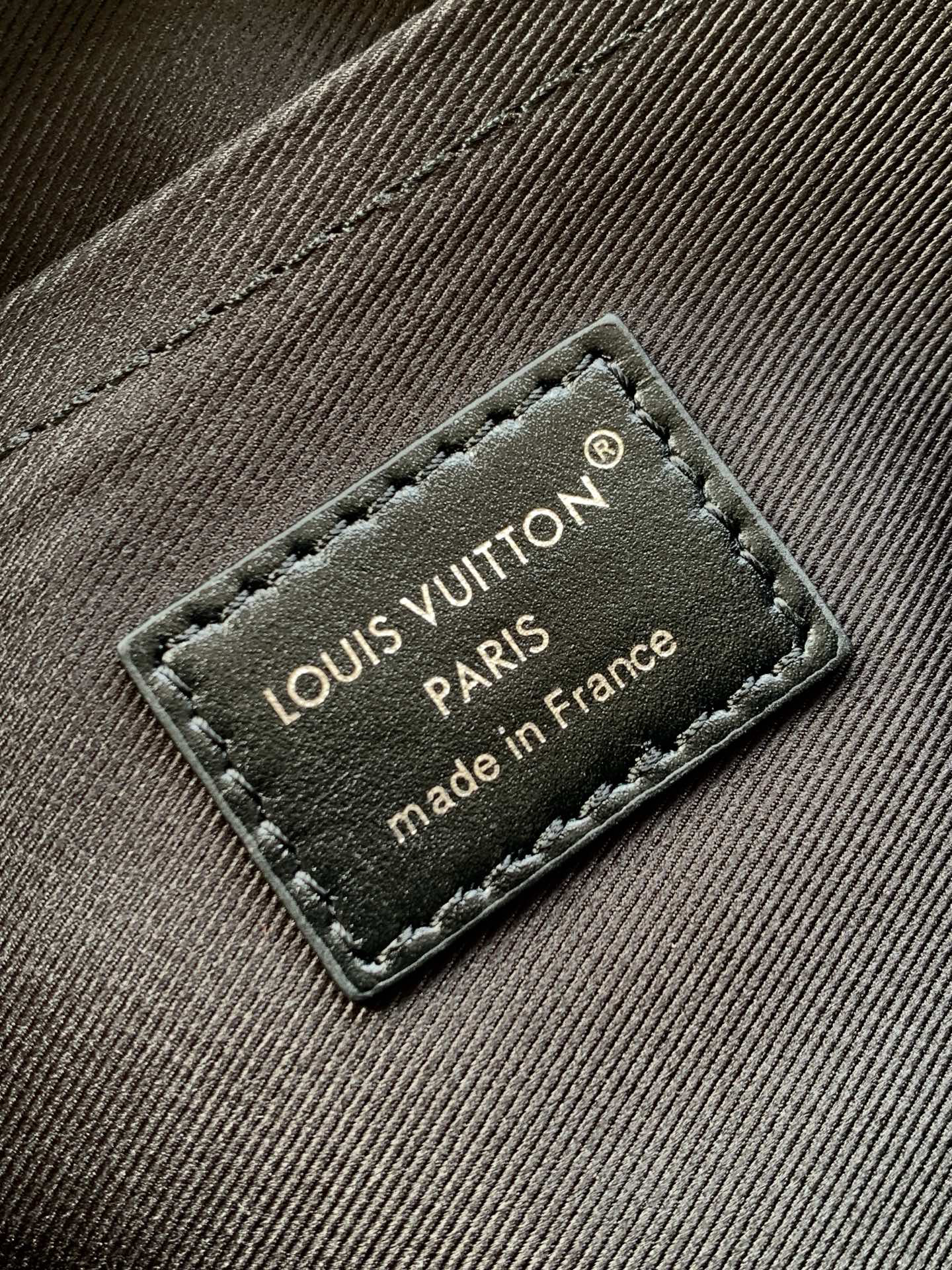Louis Vuitton Handbag M13988
