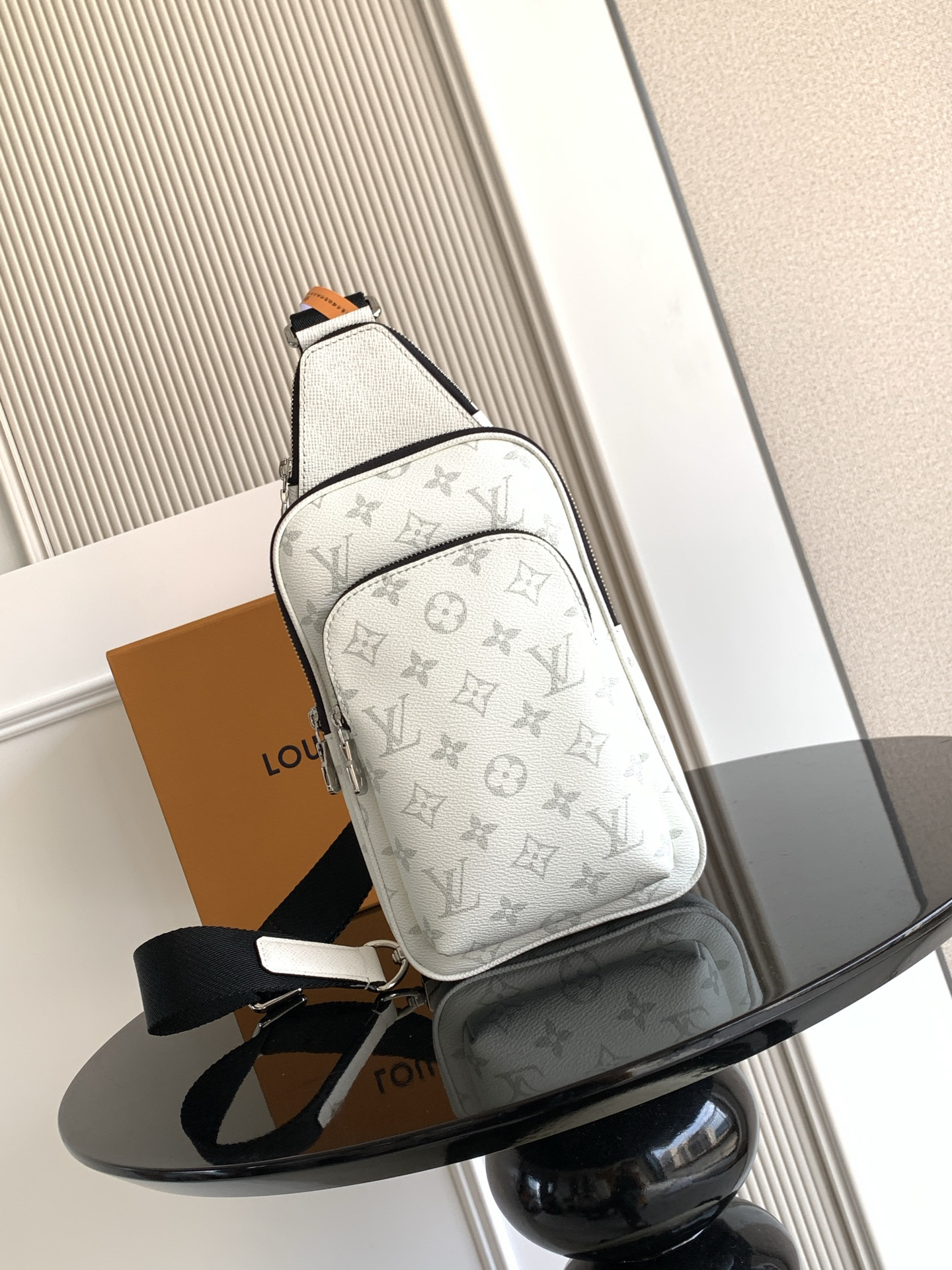 Louis Vuitton Handbag P600