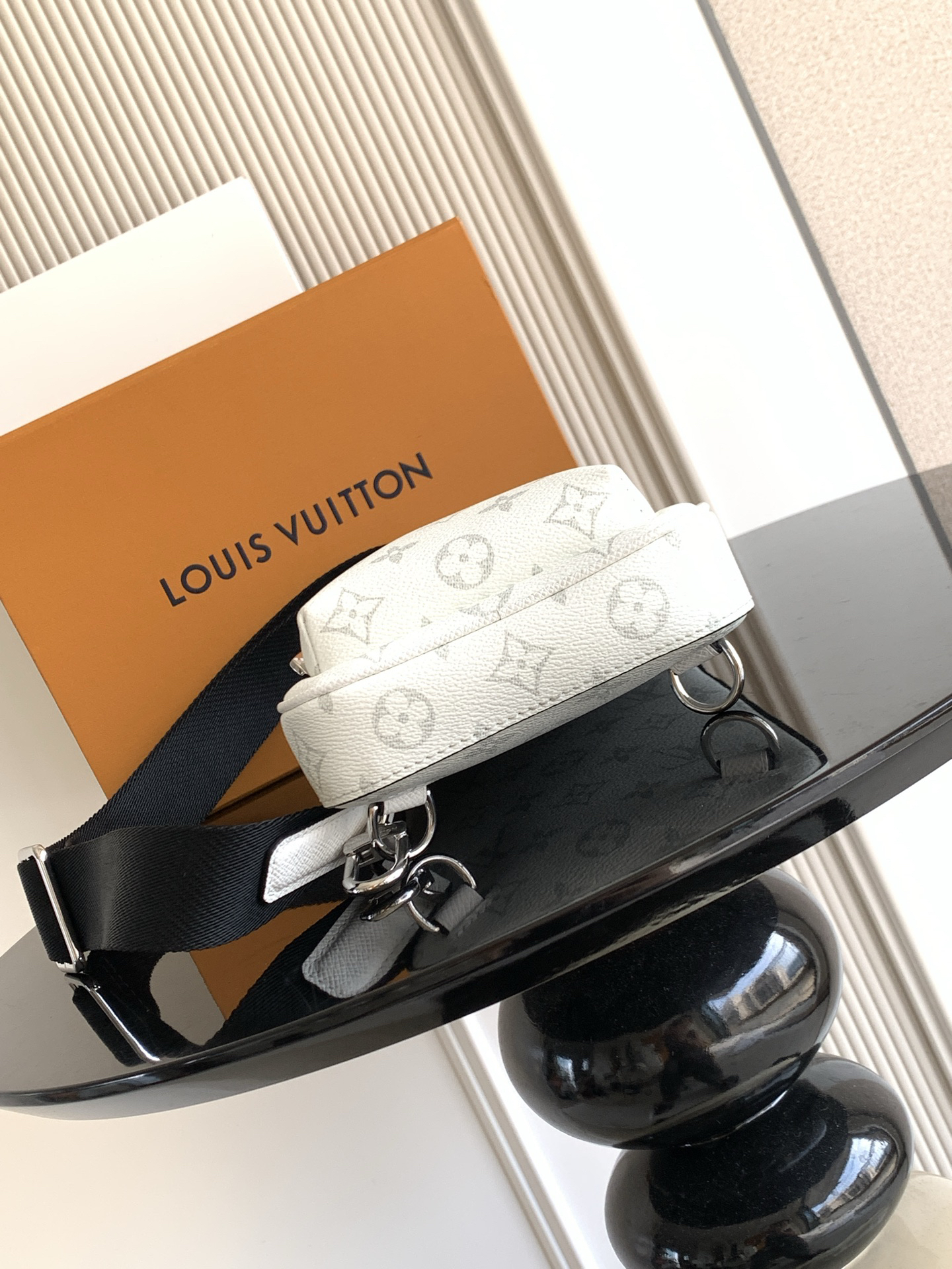 Louis Vuitton Handbag P600