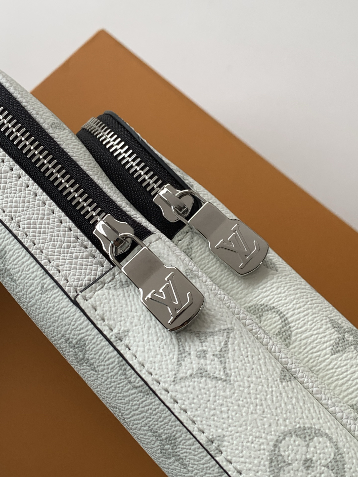 Louis Vuitton Handbag P600