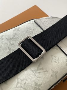 Louis Vuitton Handbag P600